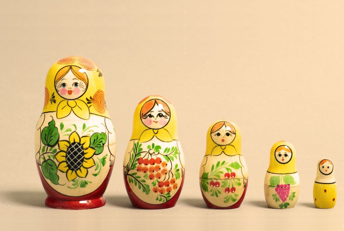 Матрешки много на одном листе