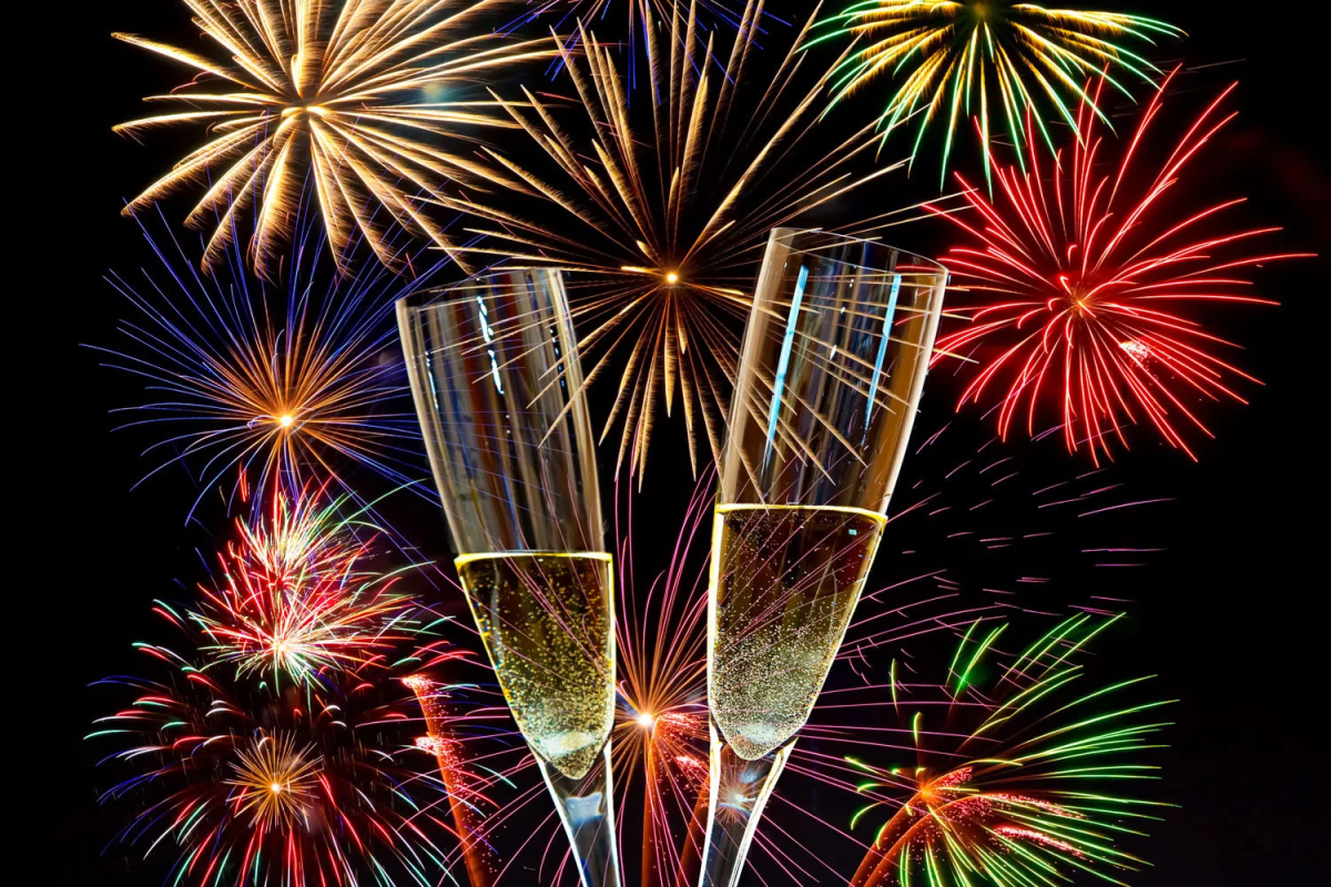 Девушка с бенгальским огнем