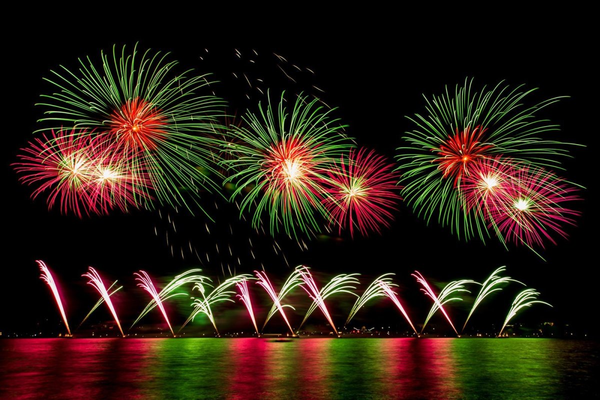 Салют в небе