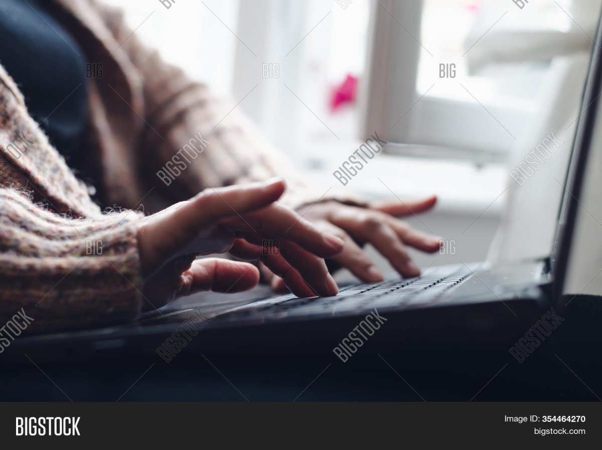 Чел за компьютером Эстетика