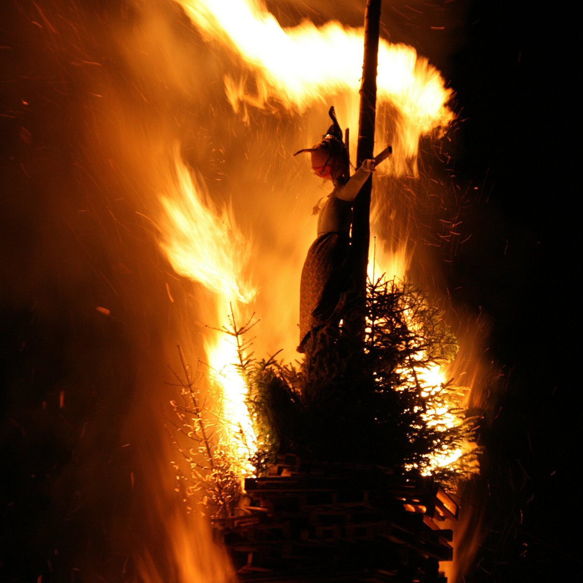 Девушка и огонь