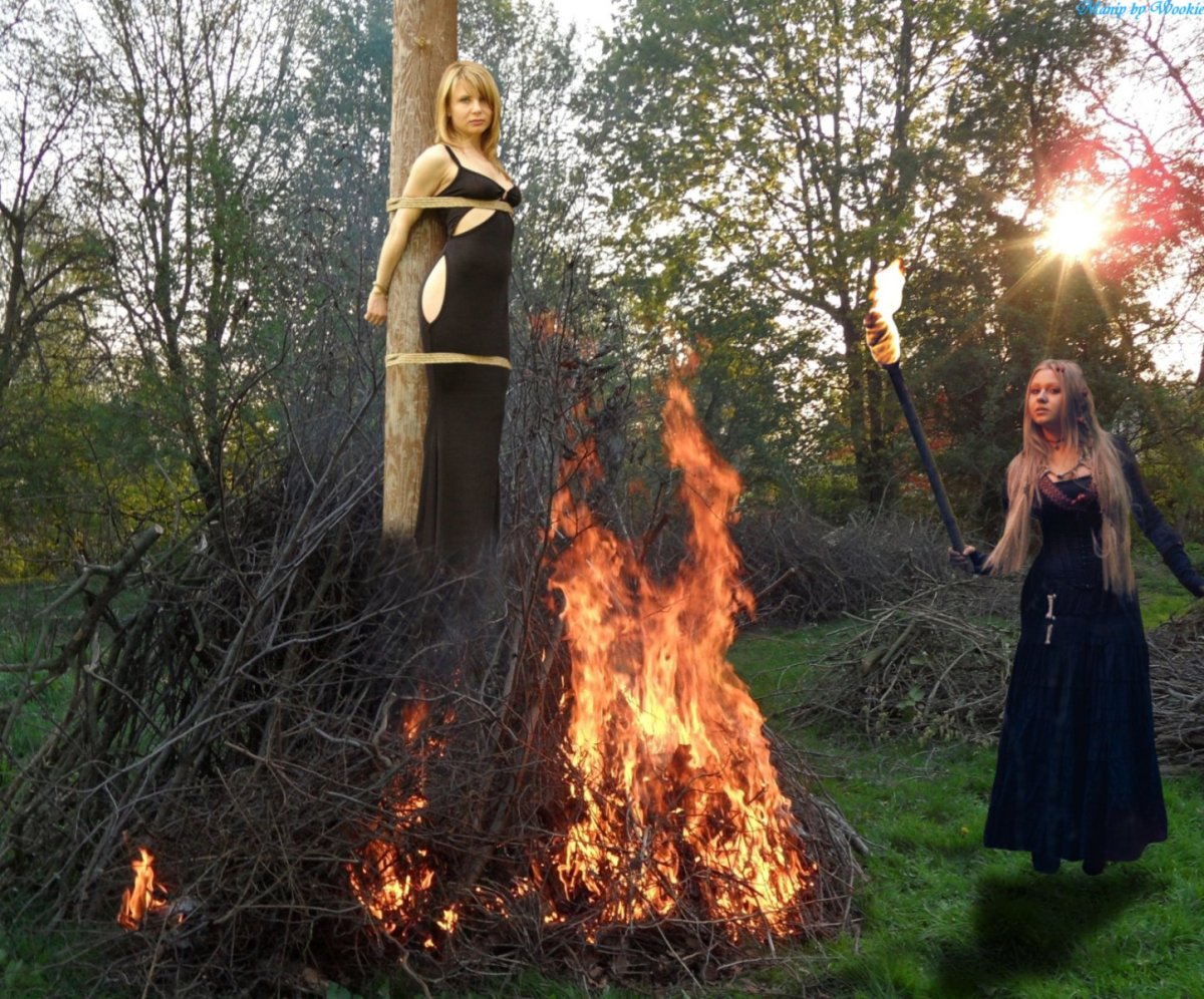 Девушка у костра