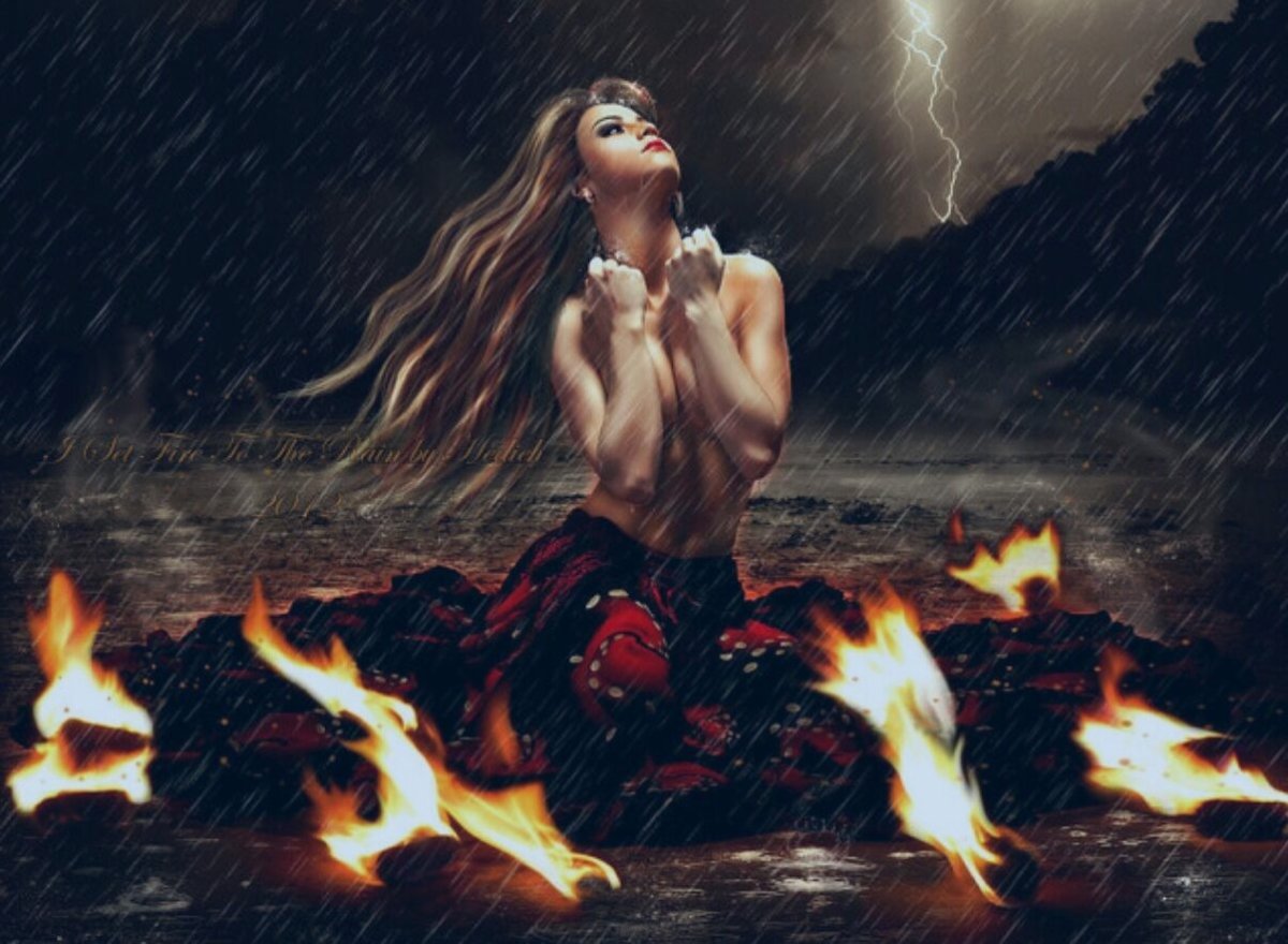 Девушка у костра