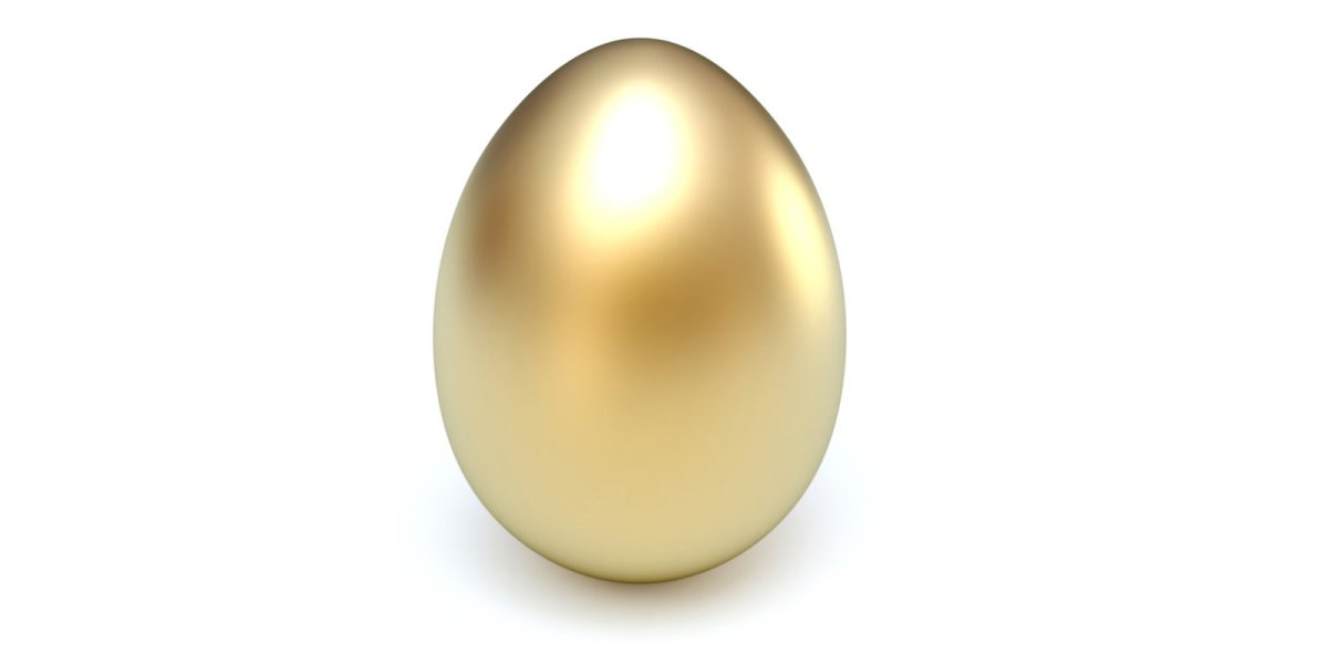 Золотое яйцо на прозрачном фоне