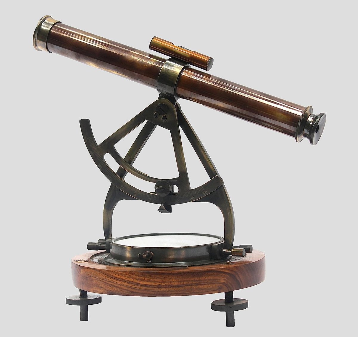Старинный рефрактор телескоп