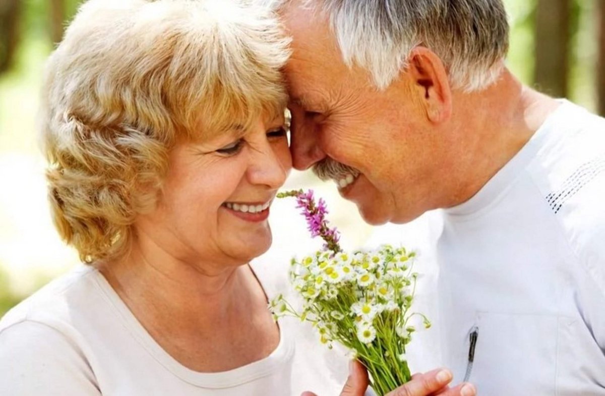 Пожилые люди