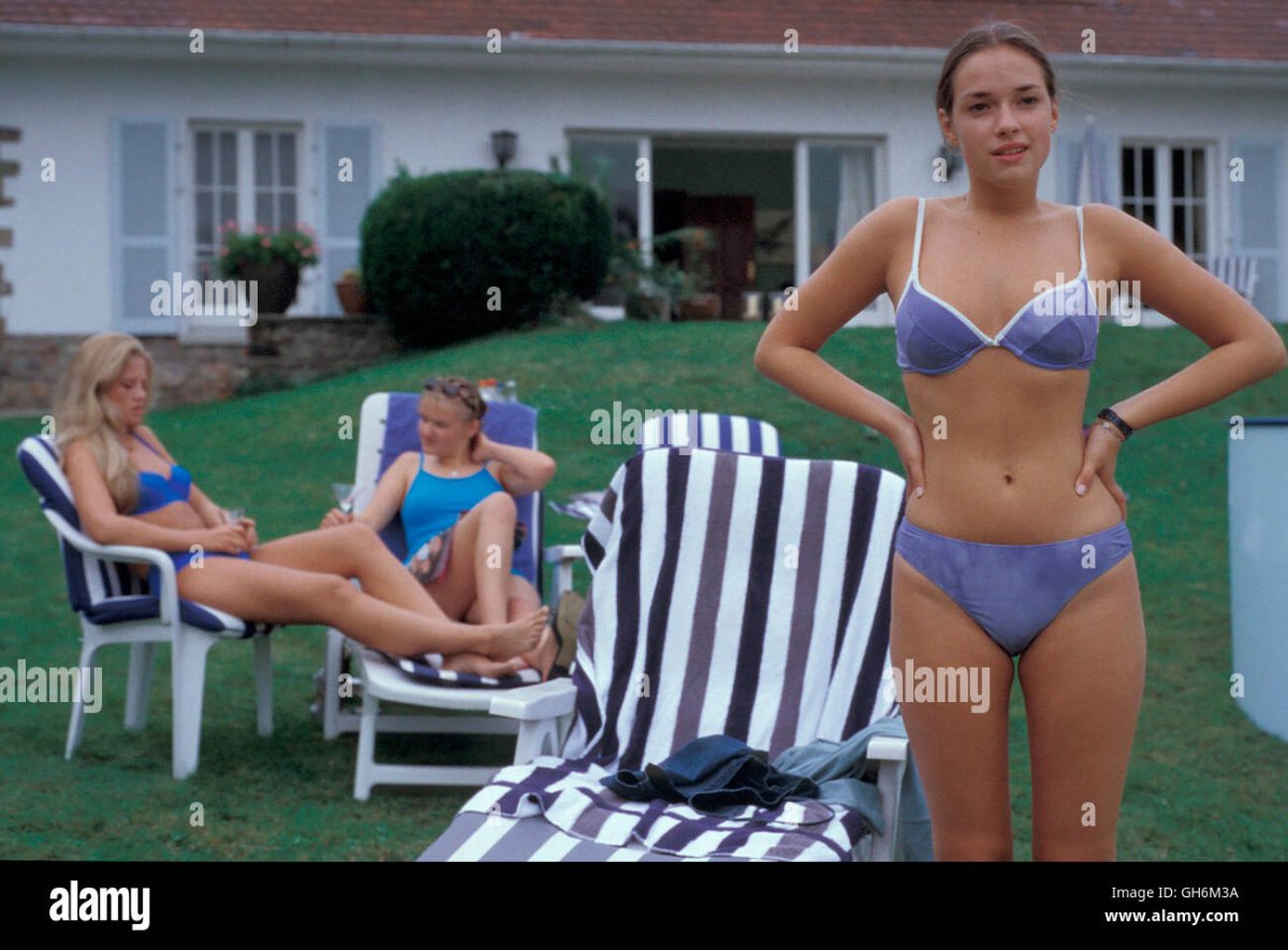 Люди спешат на работу