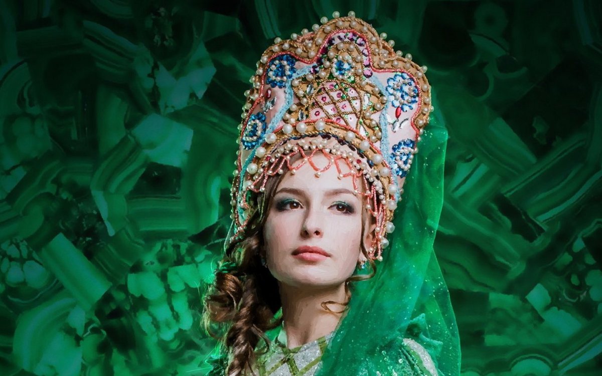 Галина Сергеевна в кокошнике