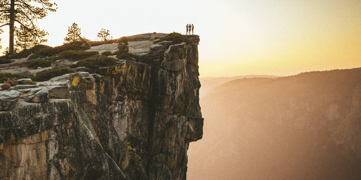 Камень на обрыве