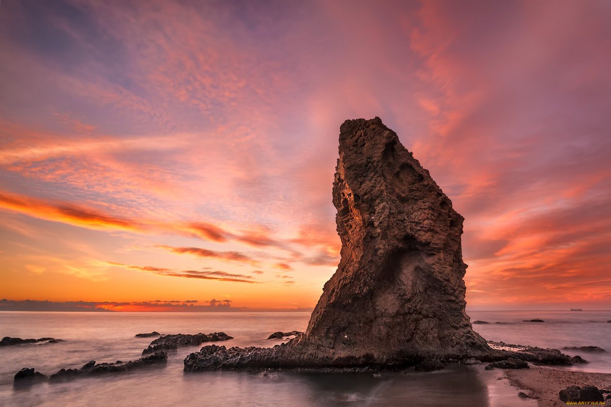 Одинокая скала