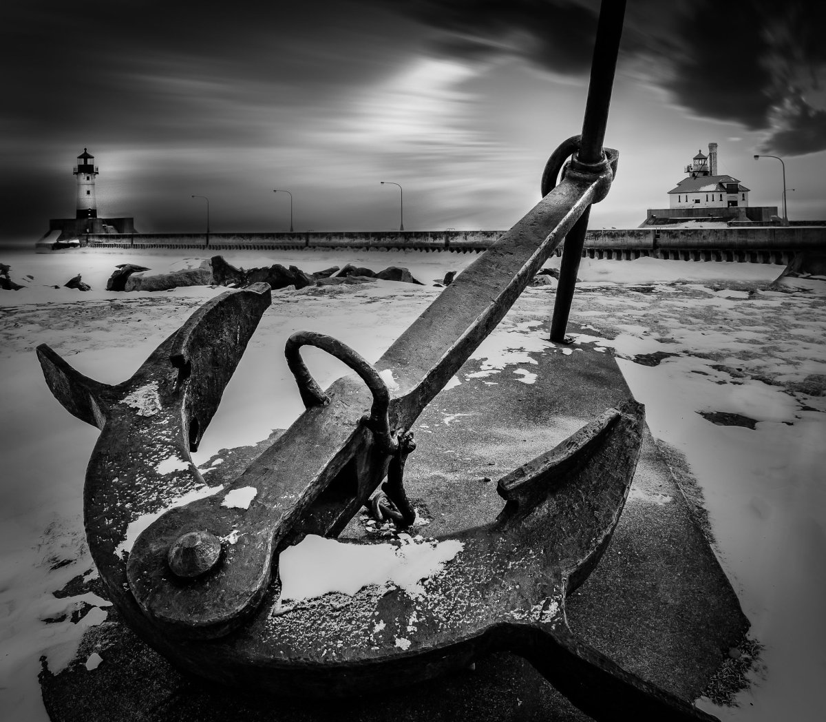 Якорь черный