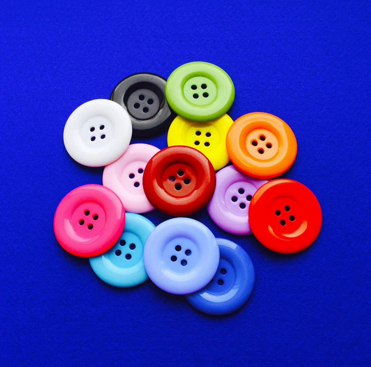 Пуговица с дырочками