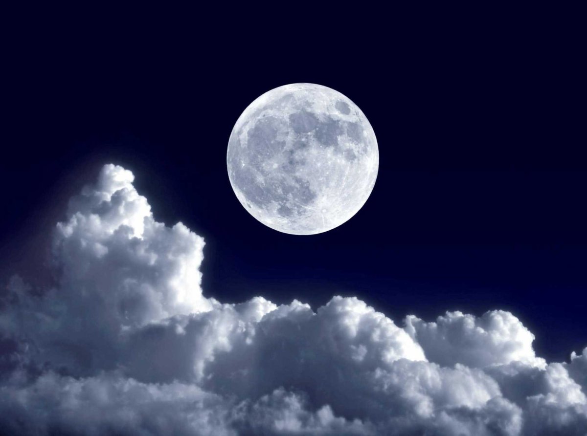 Огромная Луна