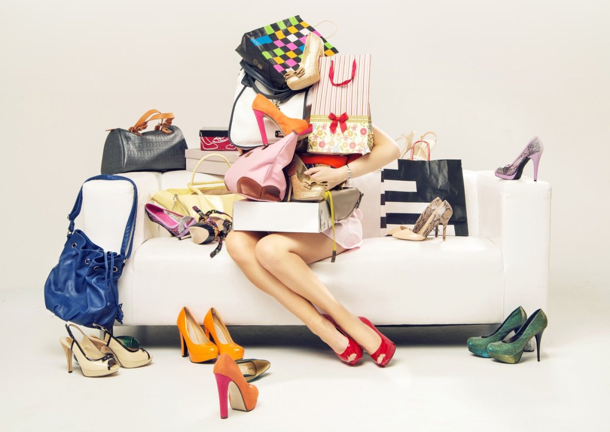 Красивая девушка на шопинге