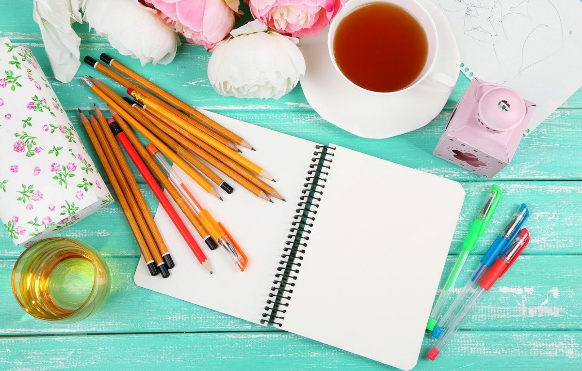 Канцелярия на столе