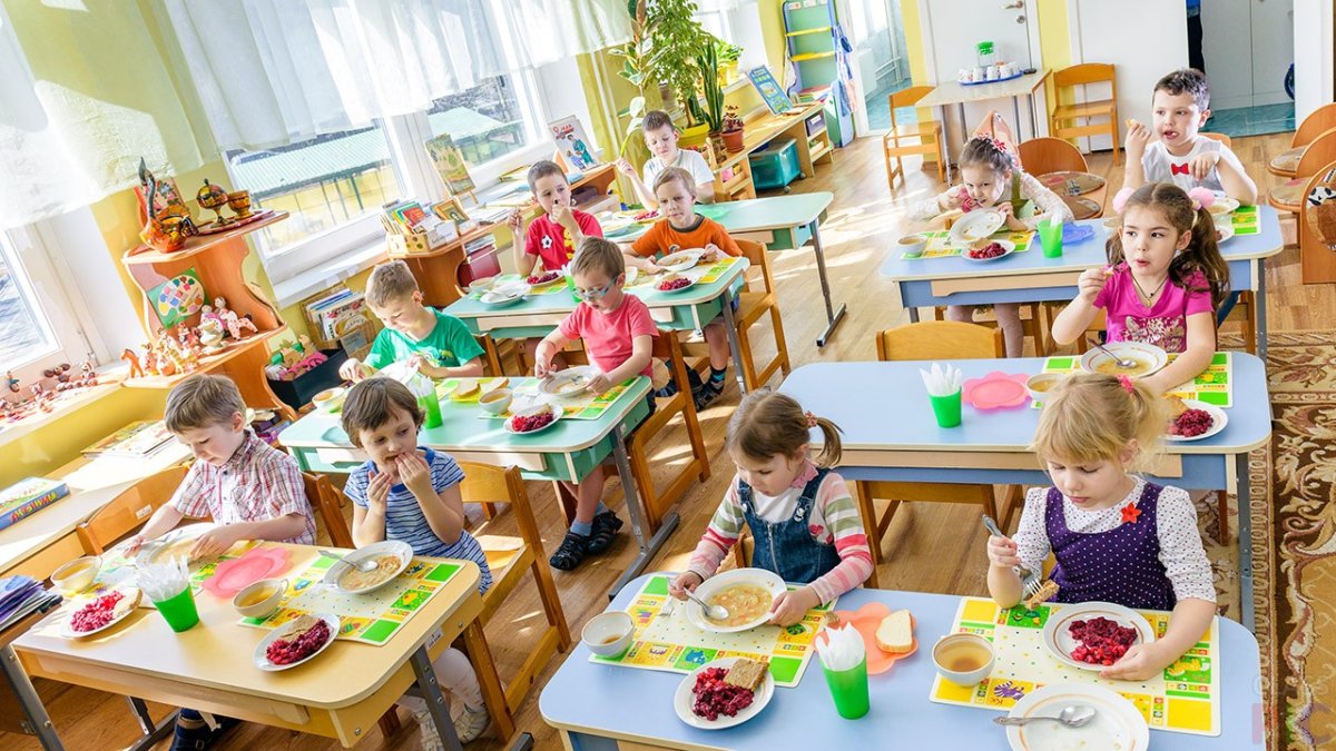 Дошкольники в детском саду