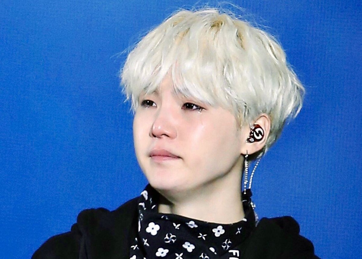 Плачущий Юнги БТС