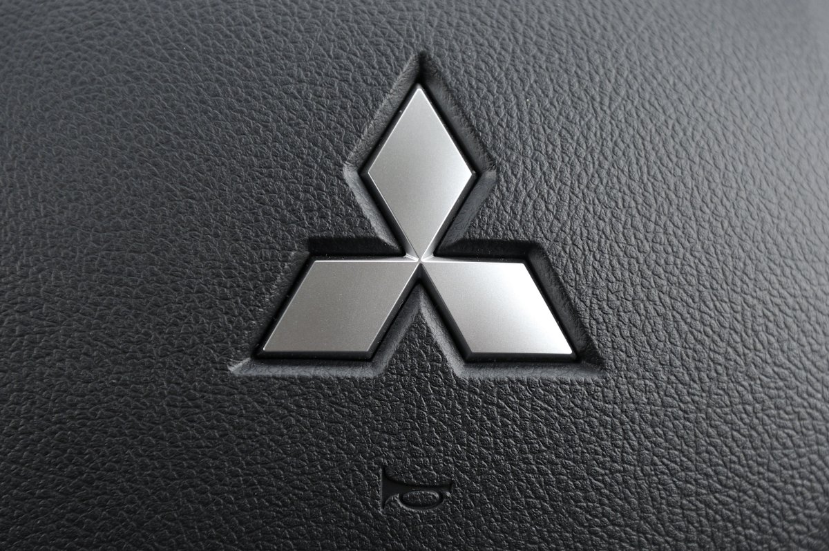 Знак Митсубиси Аутлендер