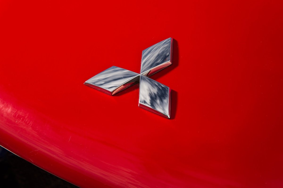 Логотипы автомобилей Мицубиси