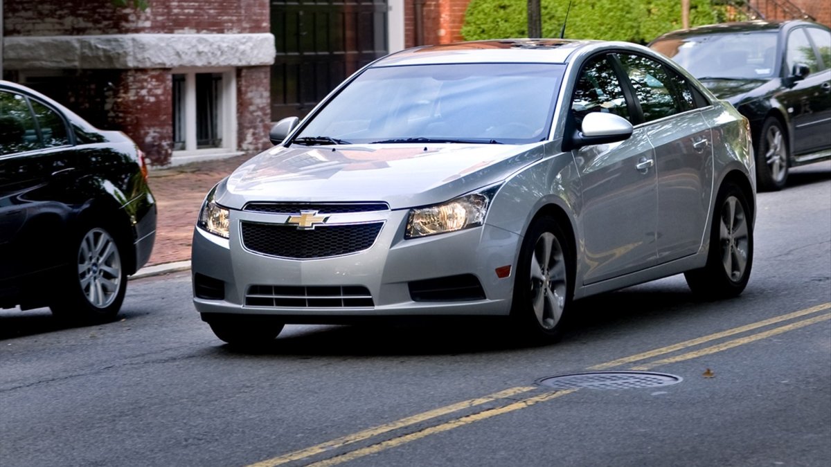 Шевроле Круз 2011 белый