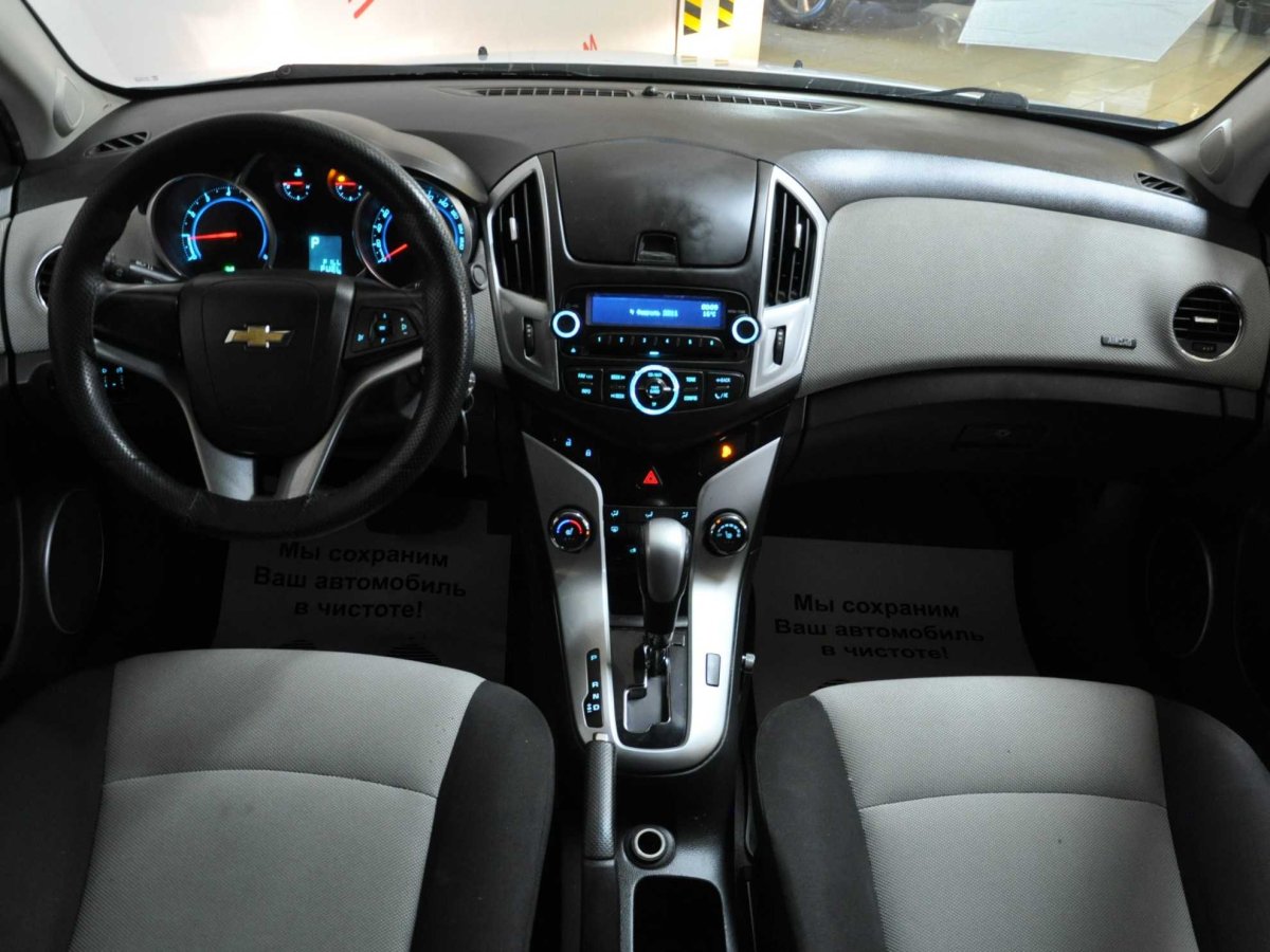 Chevrolet Cruze 2010 салон