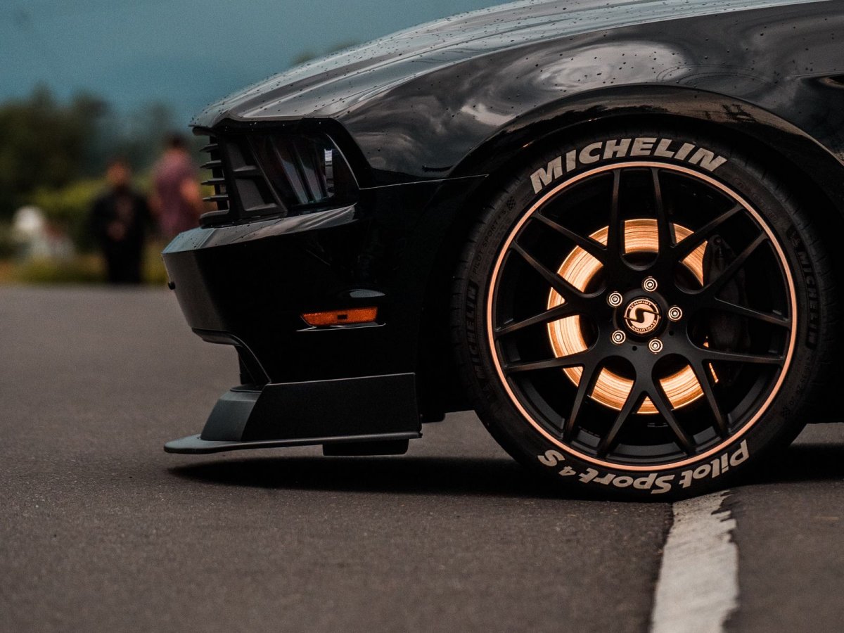 Колесо спорткара