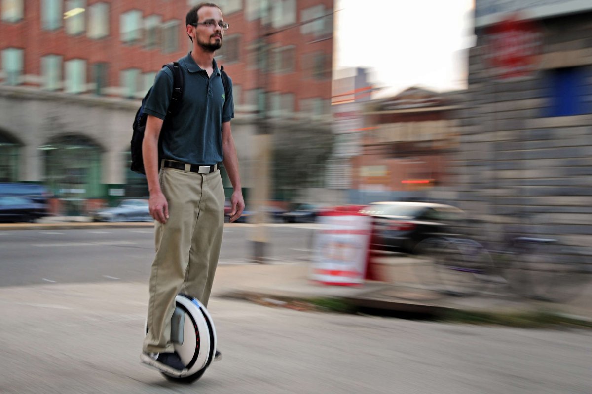 Человек на моноколесез