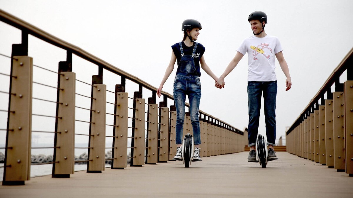 Человек на моноколесе