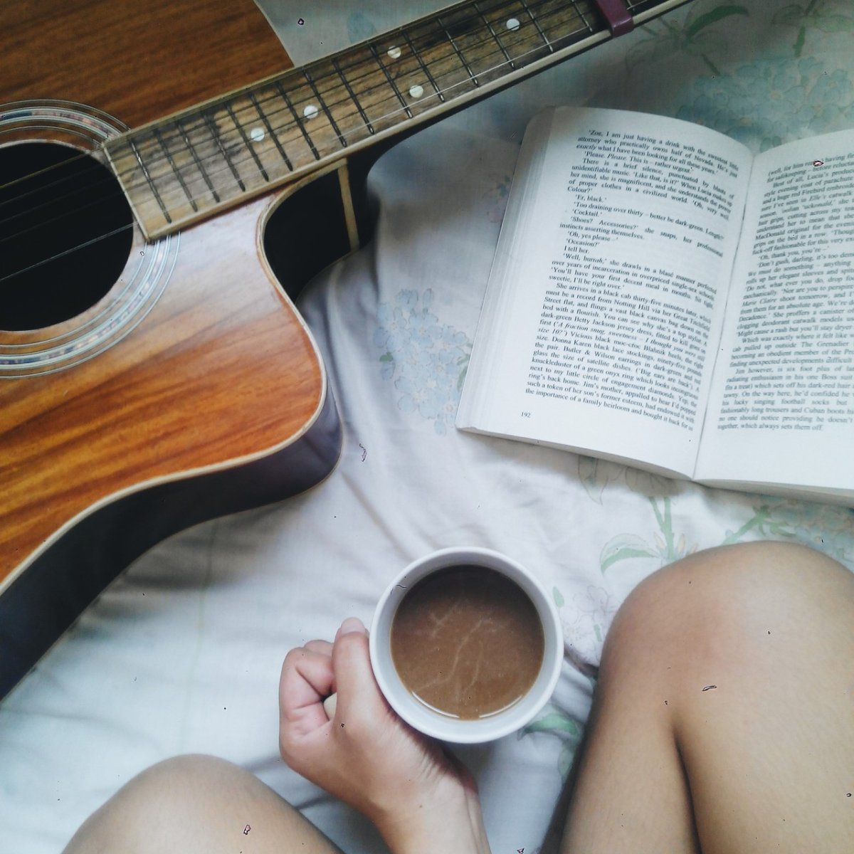 Гитара и книги