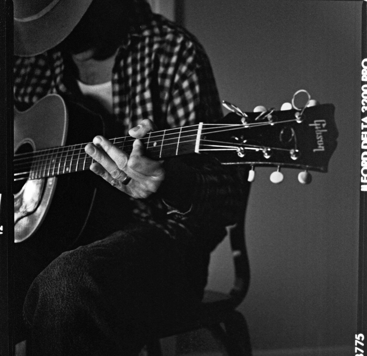 Черный гитарист