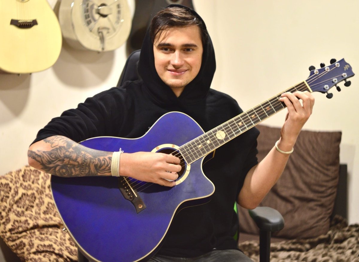 Ярослав Сафронов гитарист