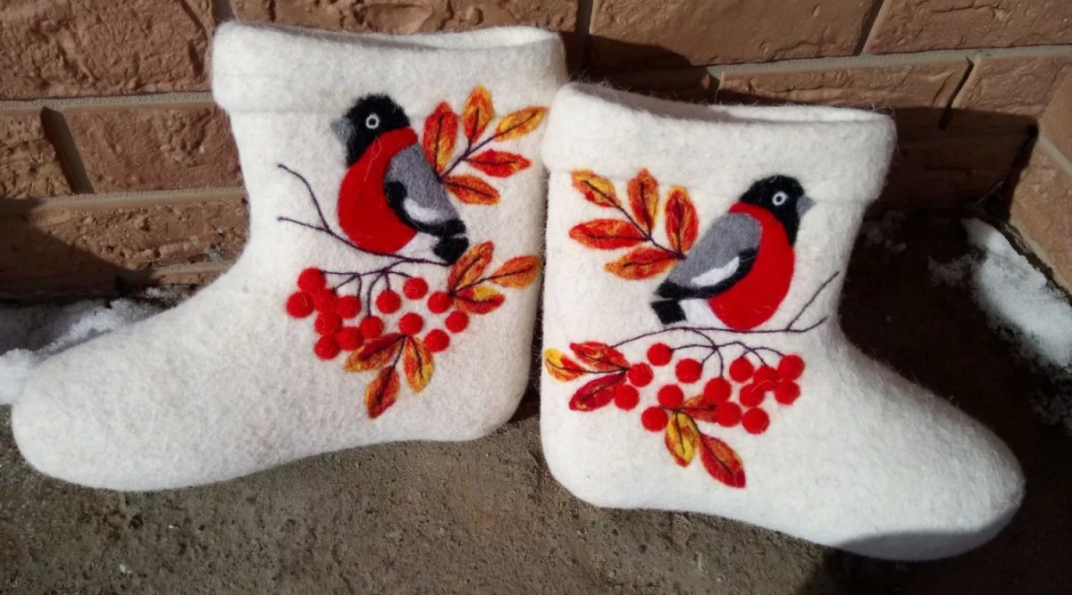 Украсить валенки