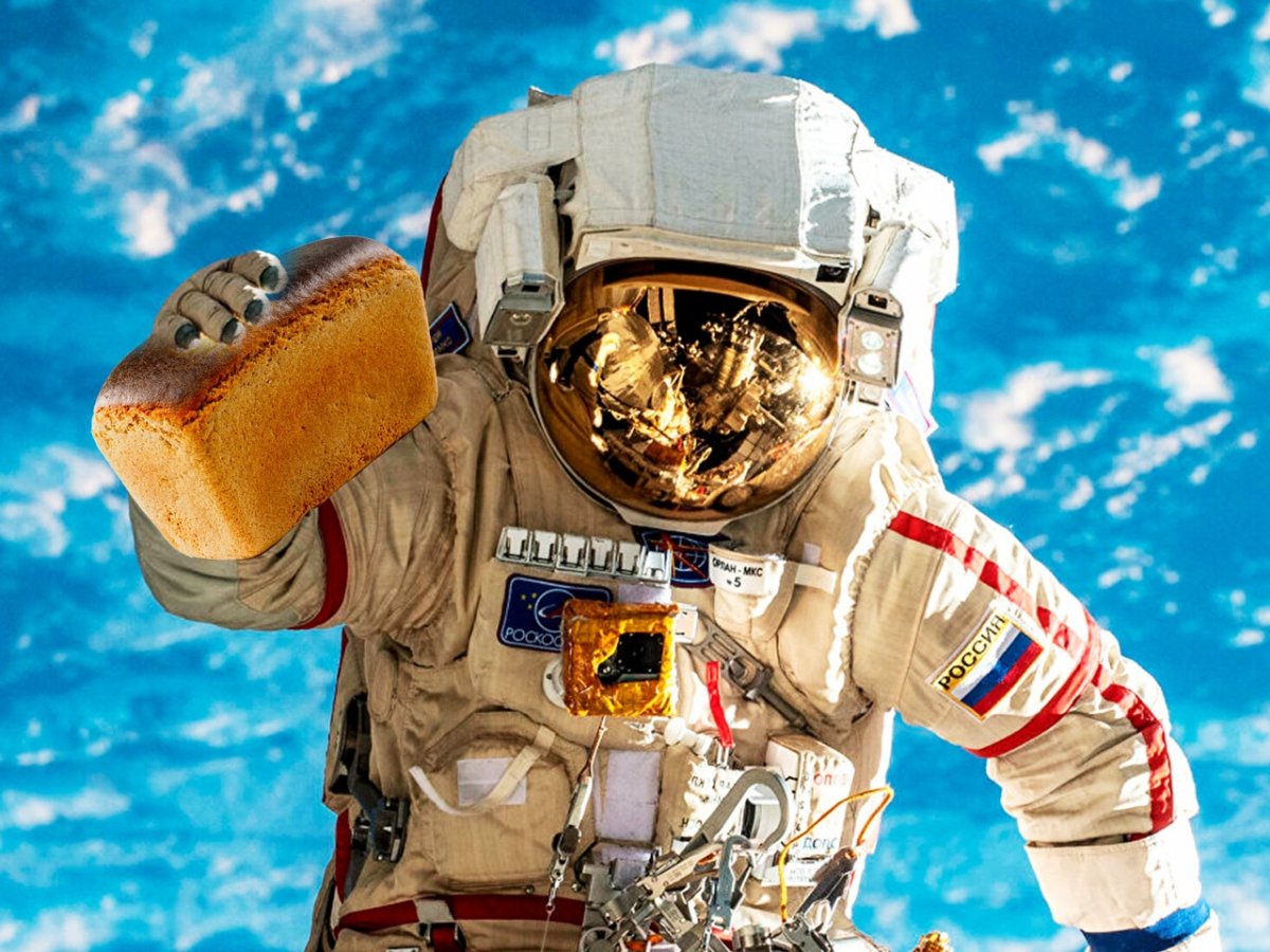 Два Космонавта в открытом космосе