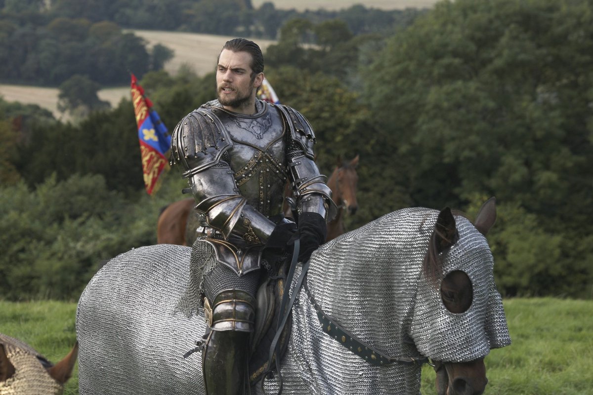 Генри Кавилл в доспехах