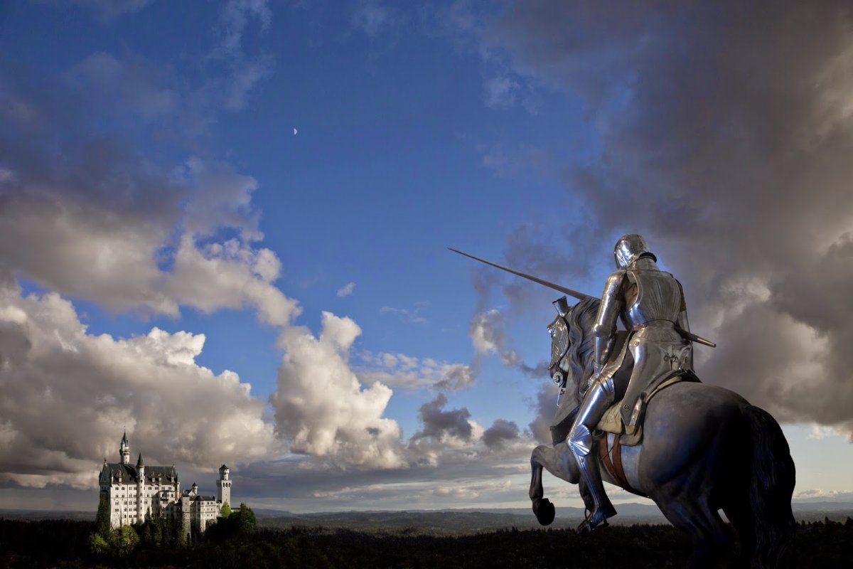 Рыцарь на коне у замка