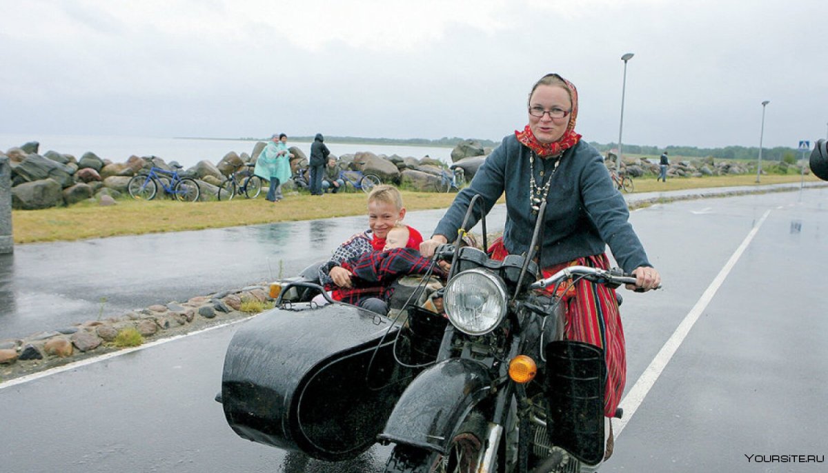 Старушка на мотоцикле
