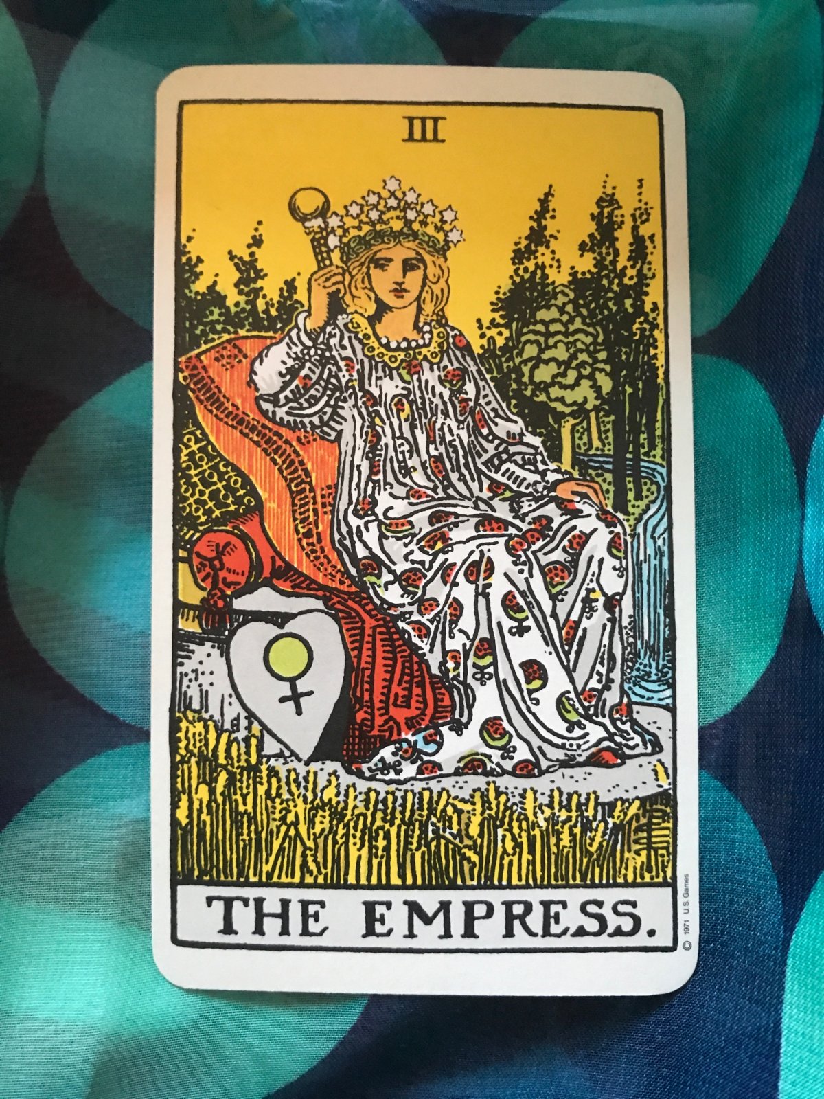 Королева пентаклей Таро иллюминатов