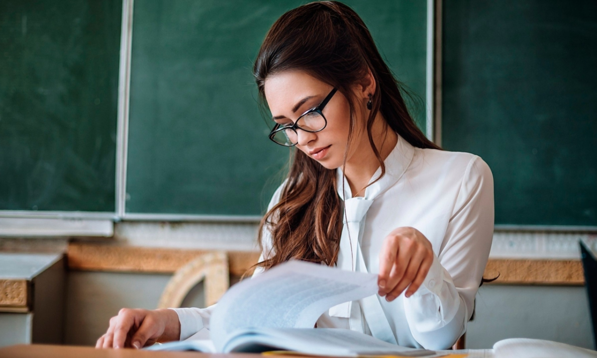 Девушки учительницы