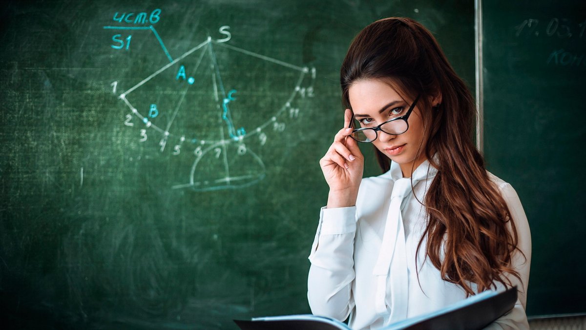 Девушка в очках