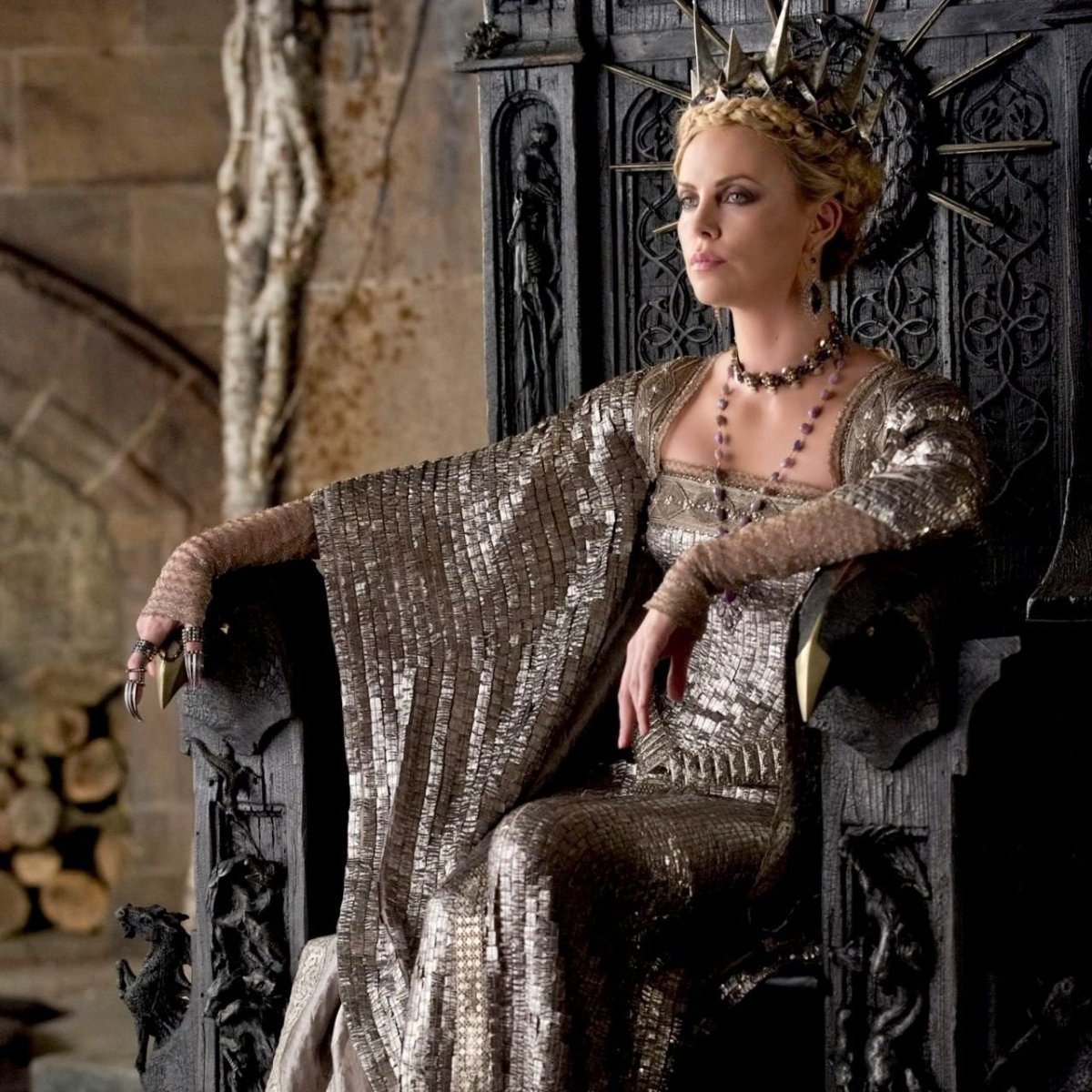 Королева Равенна Белоснежка и охотник 2