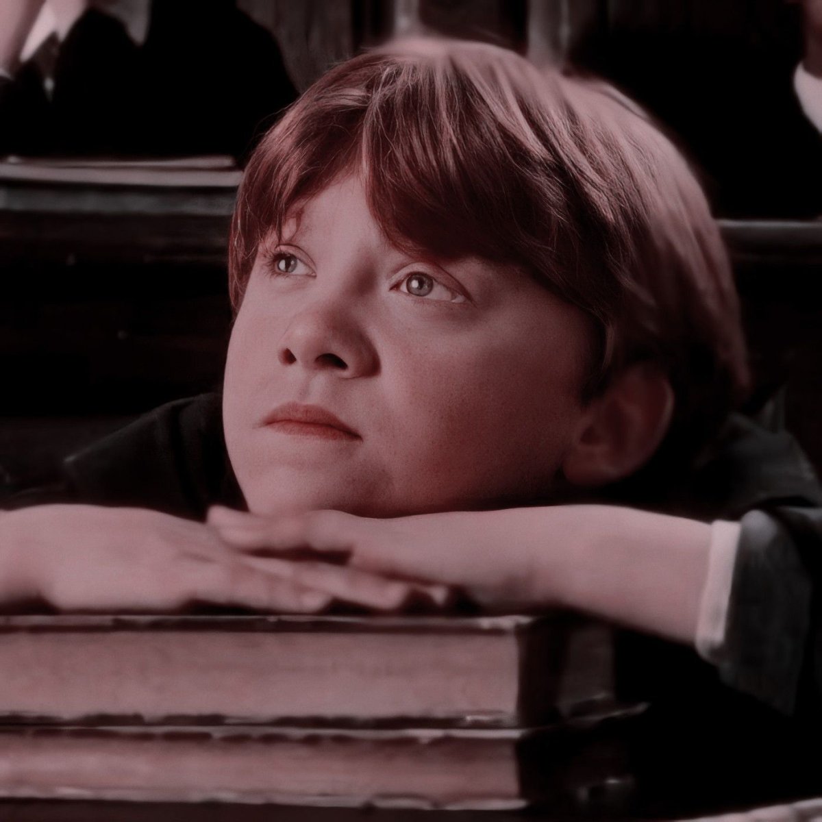 Рон Уизли улыбается