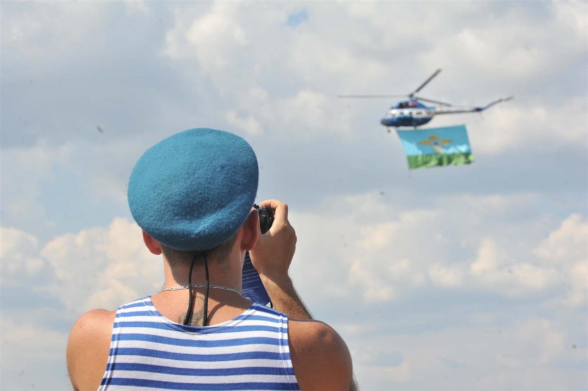 Поздравить девушку с днем ВДВ