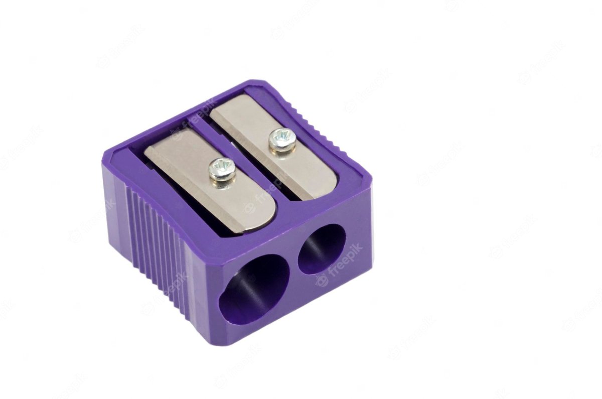 Точилка на фоне белом фоне