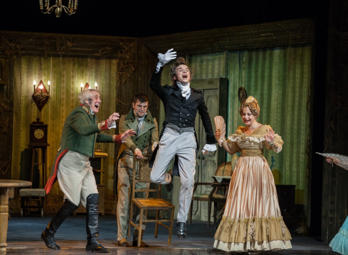 Ревизор Хлестаков спектакль