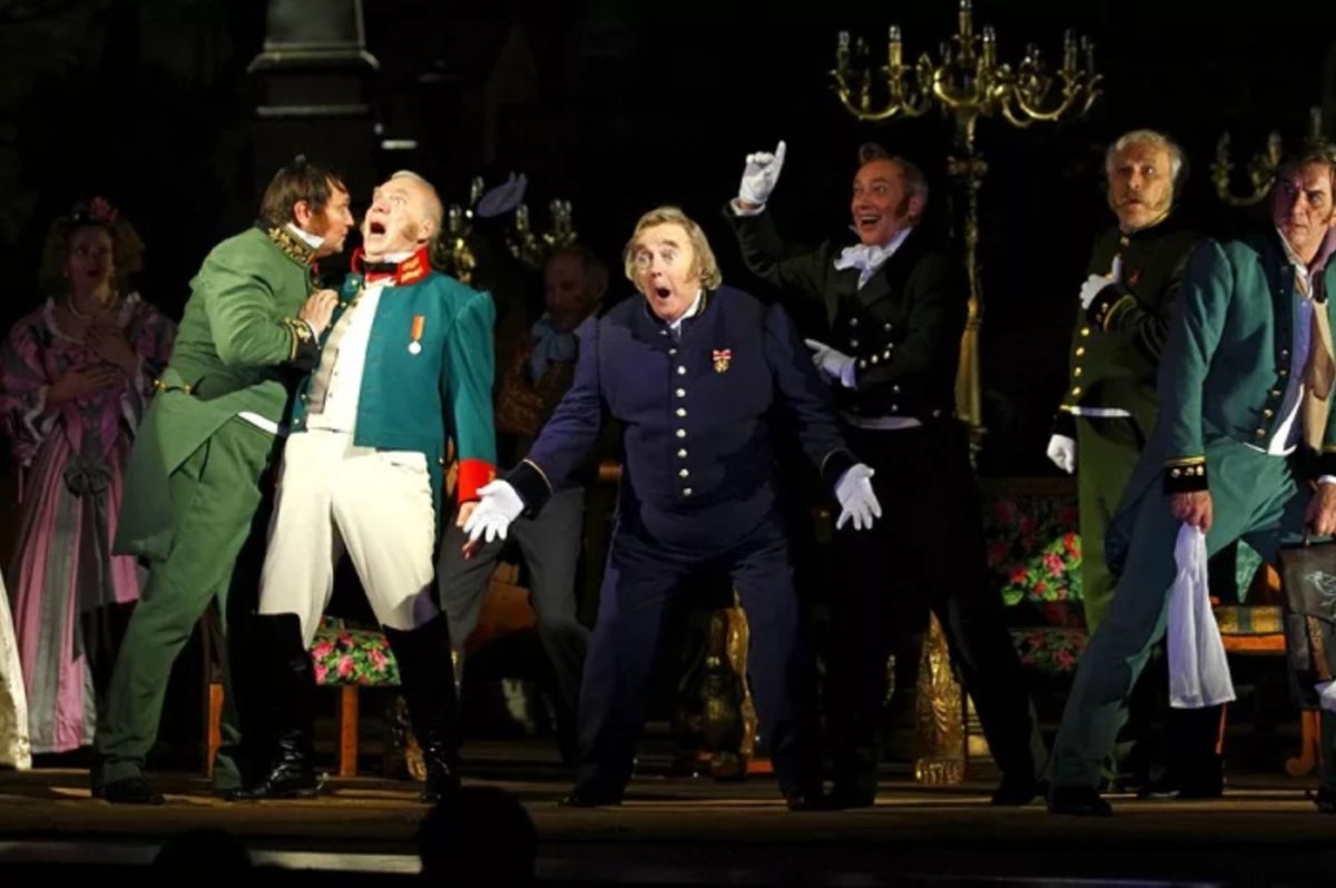 Гоголь Ревизор спектакль немая сцена