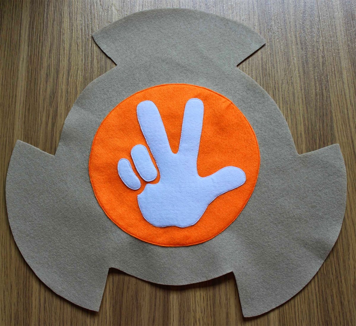 Помогатор из картона