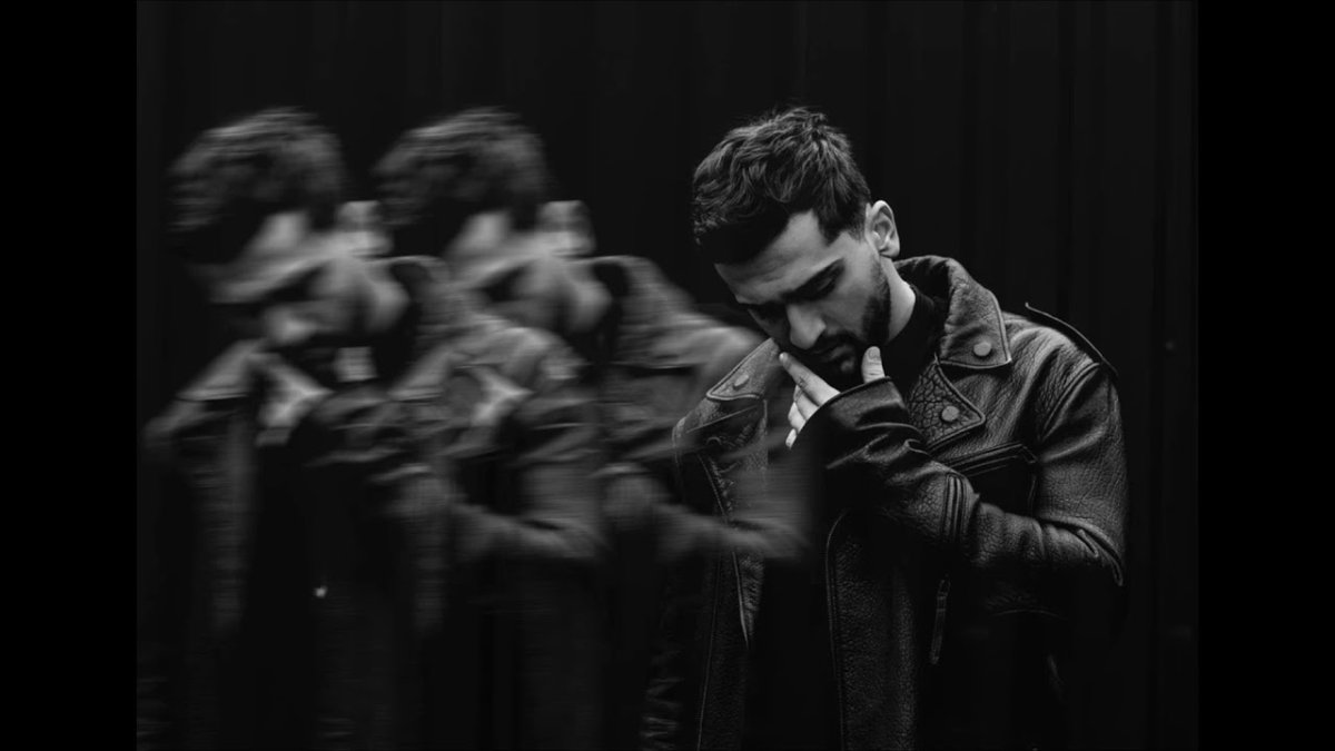 Джонни певец чб