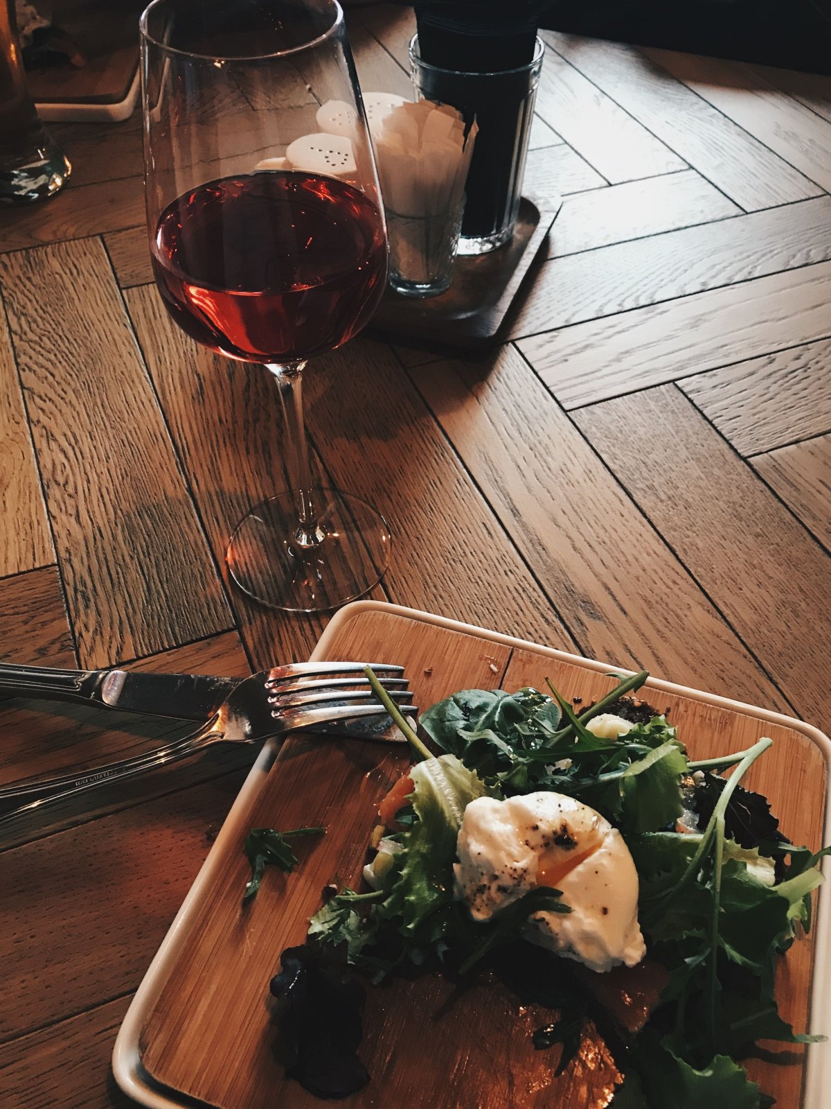 Красивый ужин с вином