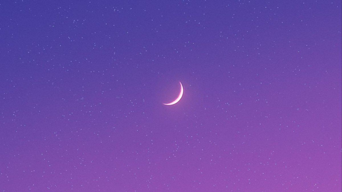 Силуэт волка воющего на луну