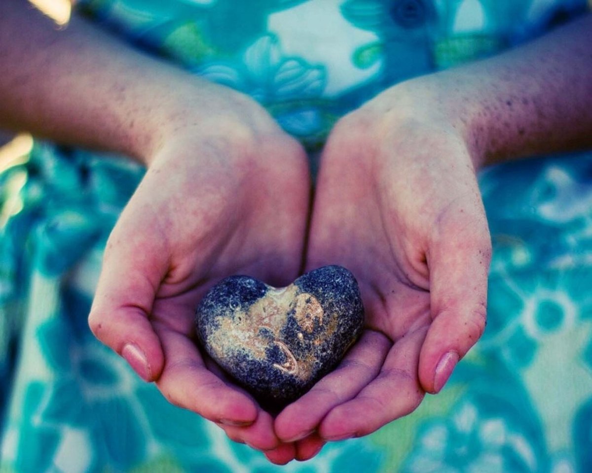 Сердечко из снега